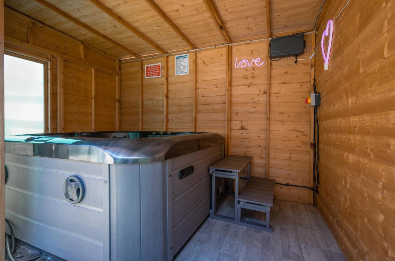 Perfect Couple Retreat To Unwind&Relax With Hottub Leilighet Peacehaven Eksteriør bilde